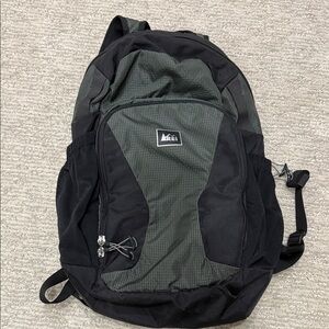 REI Men's Backpack in Black and Dark Green
